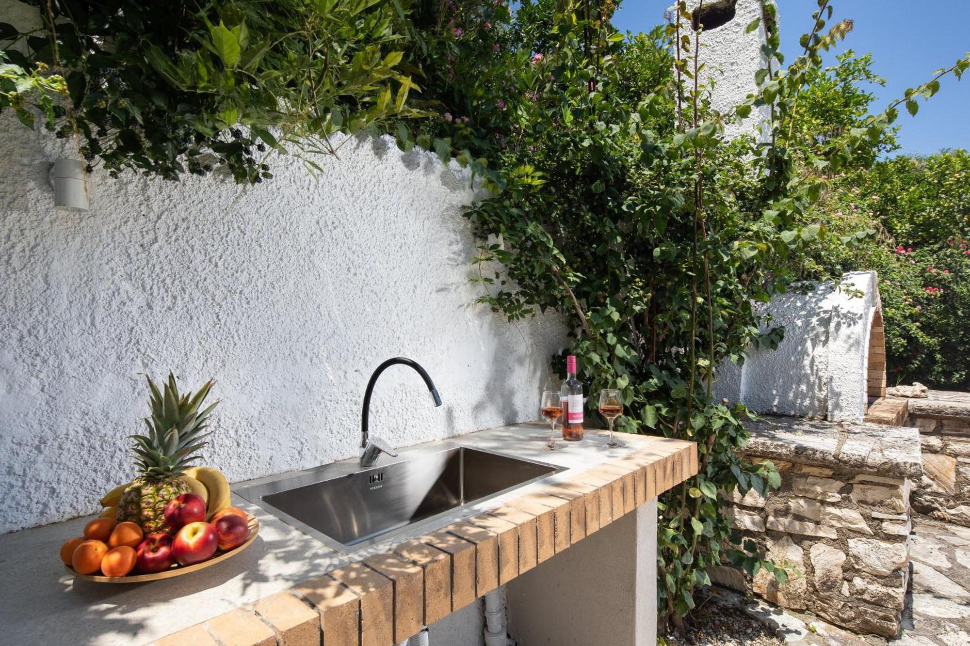 Ionian Garden Villas - Villa Pietra เวนิทเซส ภายนอก รูปภาพ