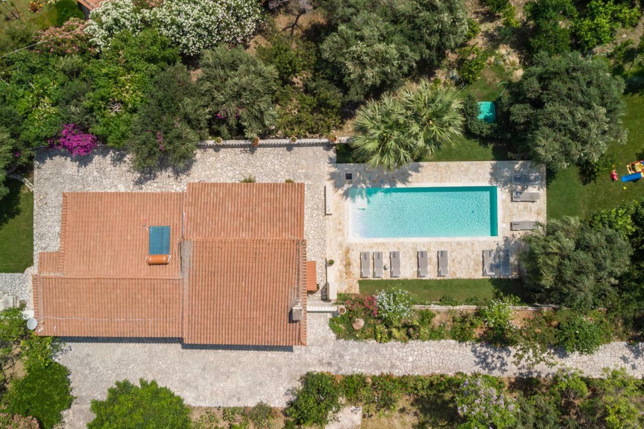 Ionian Garden Villas - Villa Pietra เวนิทเซส ภายนอก รูปภาพ